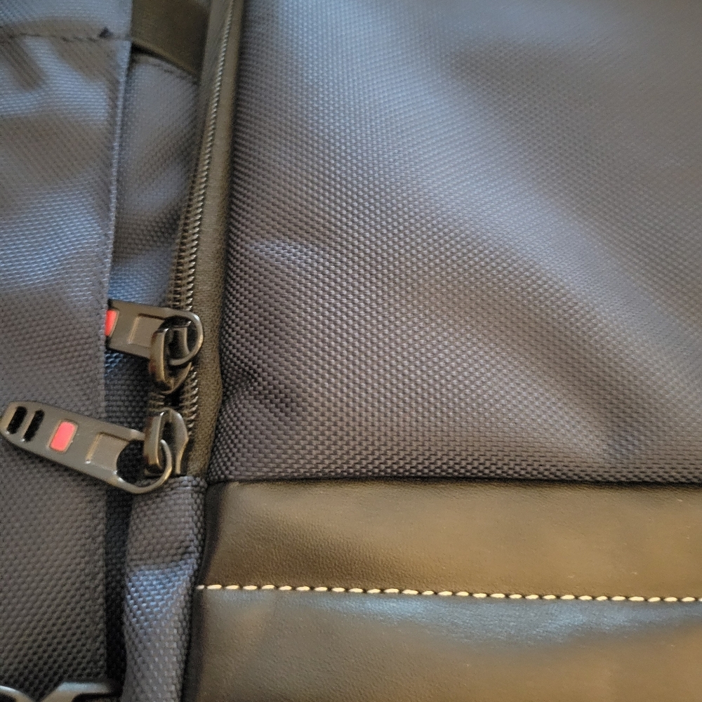 Asenlin Backpack - Picture 4 of 4